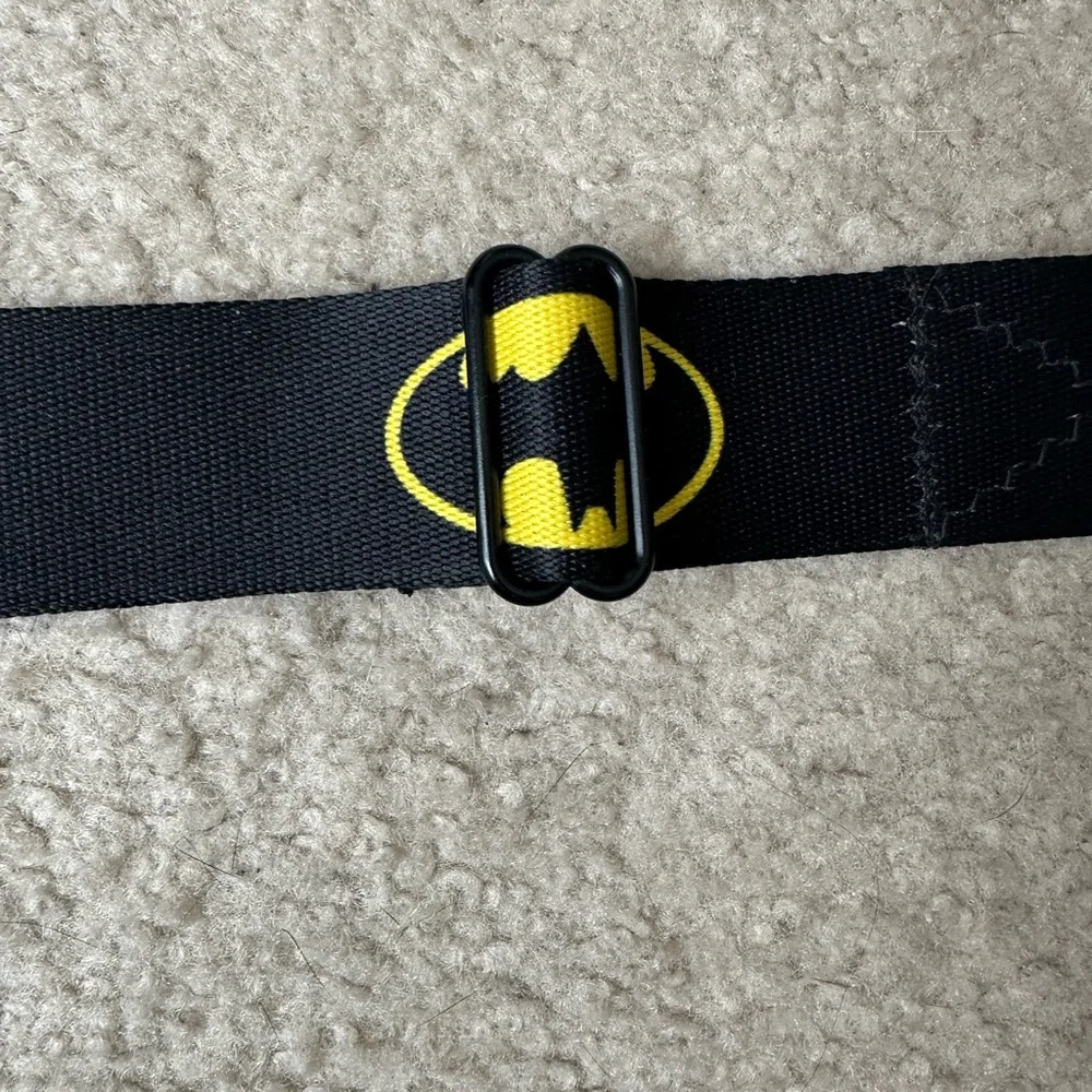 Buckle Down Seat Belt Batman L DC Comics
Yellow Bat Signal Adjustable - Picture 4 of 10